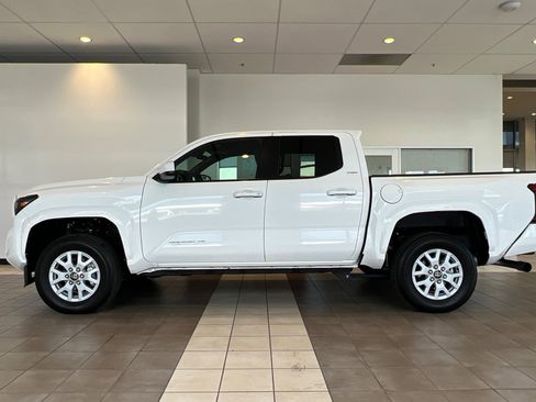 Certified 2025 Toyota Tacoma SR5 image 7