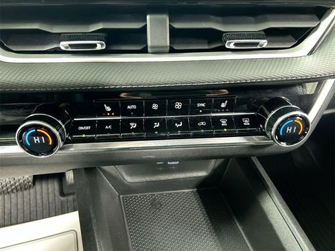 New 2026 Chevrolet Equinox LT w/ Convenience Package II image 18