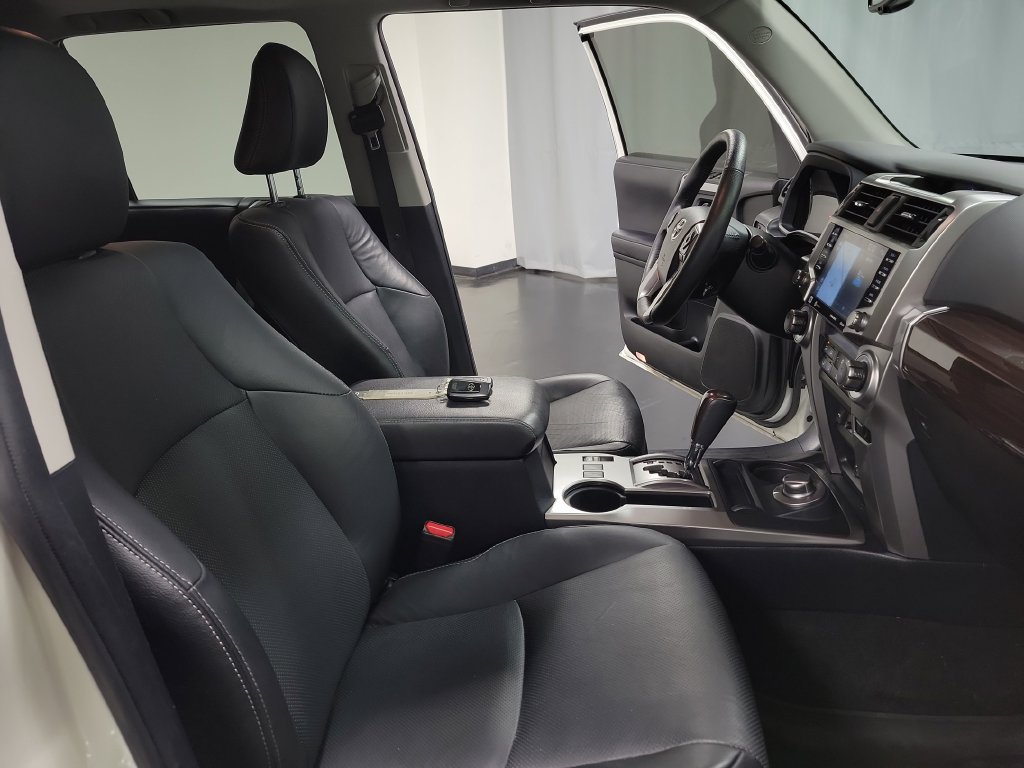 Used 2022 Toyota 4Runner Limited AWD/4WD image 33