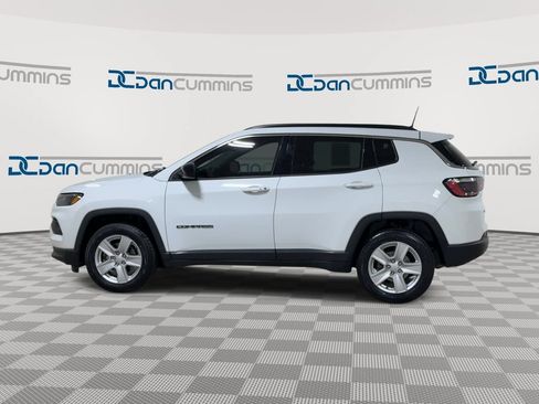 Used 2022 Jeep Compass Latitude w/ Sun and Sound Group AWD/4WD image 5