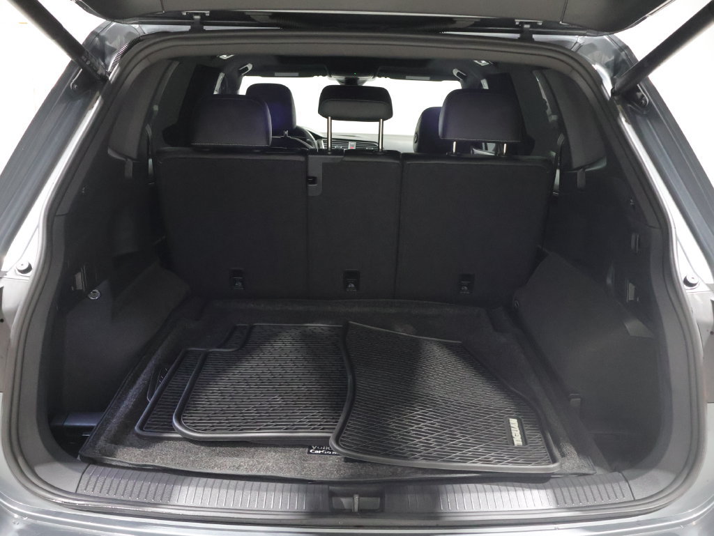 Used 2024 Volkswagen Tiguan SEL R-Line AWD/4WD image 4