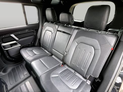 Used 2022 Land Rover Defender 110 X-Dynamic SE AWD/4WD image 18