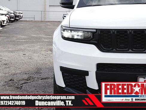 New 2025 Jeep Grand Cherokee L Altitude image 44