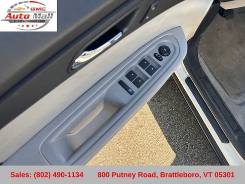 Used 2011 GMC Acadia SL w/ Preferred Package AWD/4WD image 13