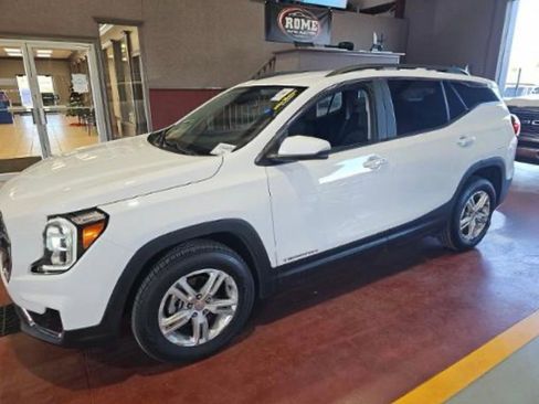 Used 2024 Chevrolet Equinox LS image 1