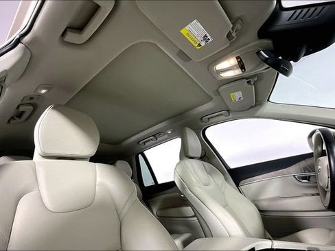 Used 2023 Volvo XC90 B6 Plus AWD/4WD image 23