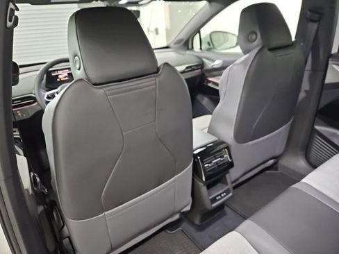 New 2026 Volkswagen ID.4 Pro image 18