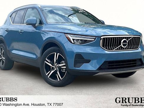 Used 2024 Volvo XC40 B5 Core AWD/4WD image 1