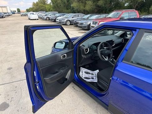 Used 2026 Hyundai Venue SE FWD image 14