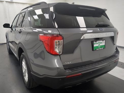 Used 2023 Ford Explorer XLT AWD/4WD image 5