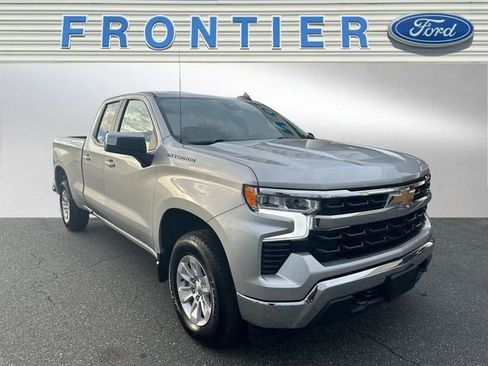 Used 2022 Chevrolet Silverado 1500 LT image 1