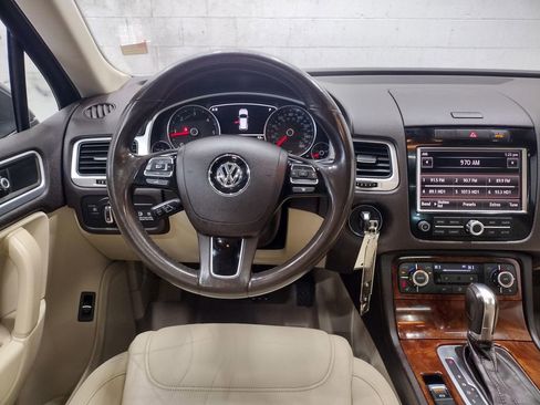 Used 2012 Volkswagen Touareg TDI image 33
