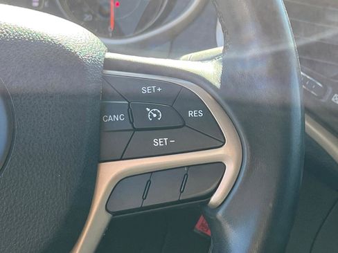 Used 2016 Jeep Cherokee Latitude AWD/4WD image 21