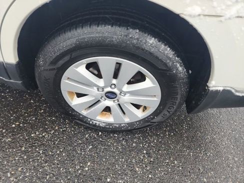 Used 2018 Subaru Outback 2.5i Premium image 11