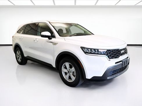 Used 2023 Kia Sorento LX FWD image 3