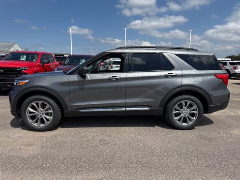 Certified 2023 Ford Explorer XLT w/ Equipment Group 202A AWD/4WD image 2