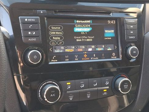 Used 2021 Nissan Rogue Sport S image 16