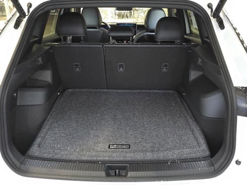 New 2026 Volkswagen Tiguan SE R-Line image 12