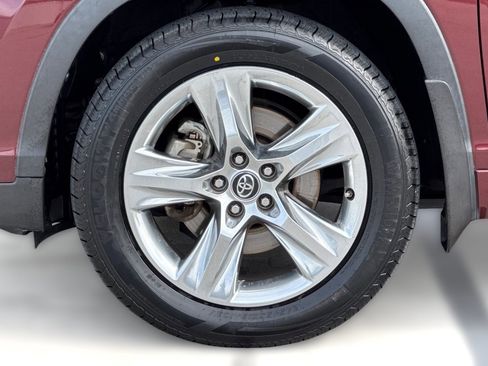 Used 2018 Toyota Highlander Limited w/ Carpet Mat Package (TMS) image 10