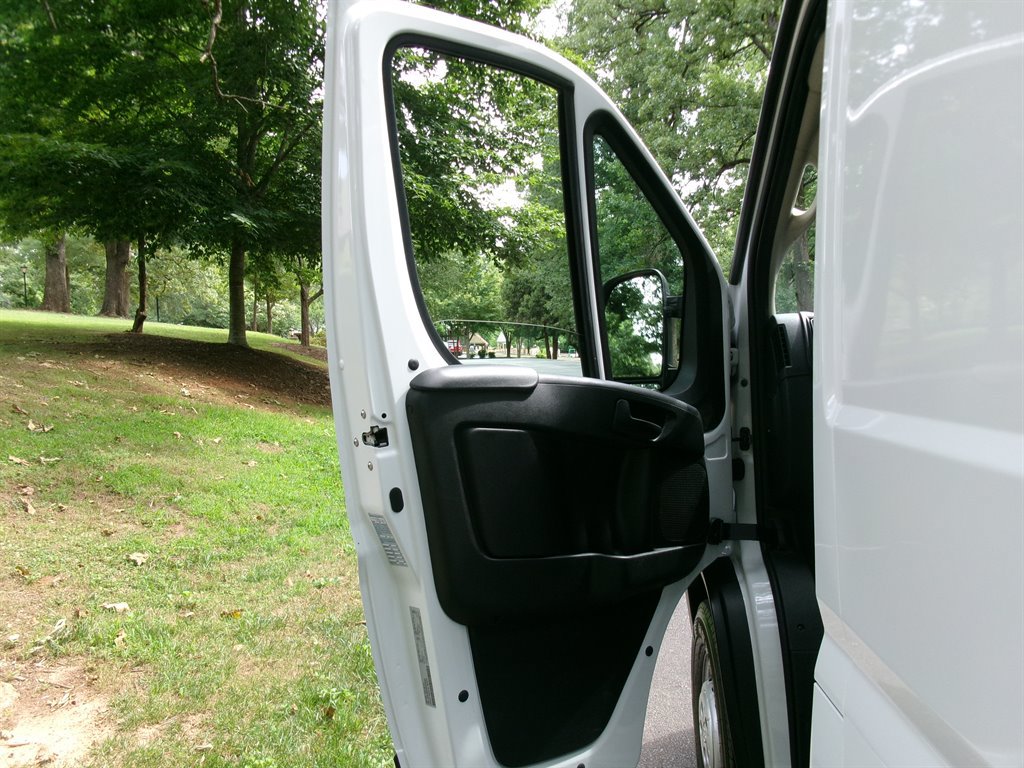 Used 2025 RAM ProMaster 2500 w/ U-Haul Equipment Group FWD image 11