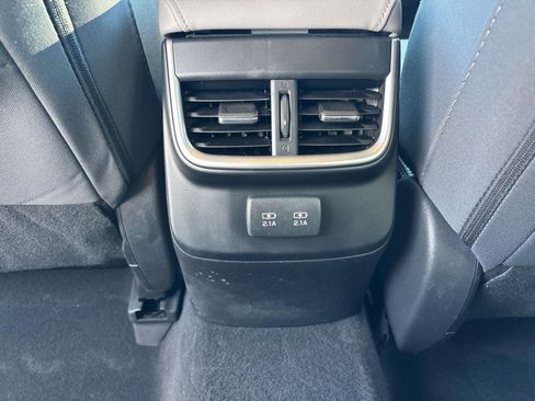 Used 2022 Subaru Outback Premium image 10