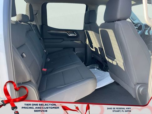 New 2025 GMC Sierra 1500 Elevation image 32