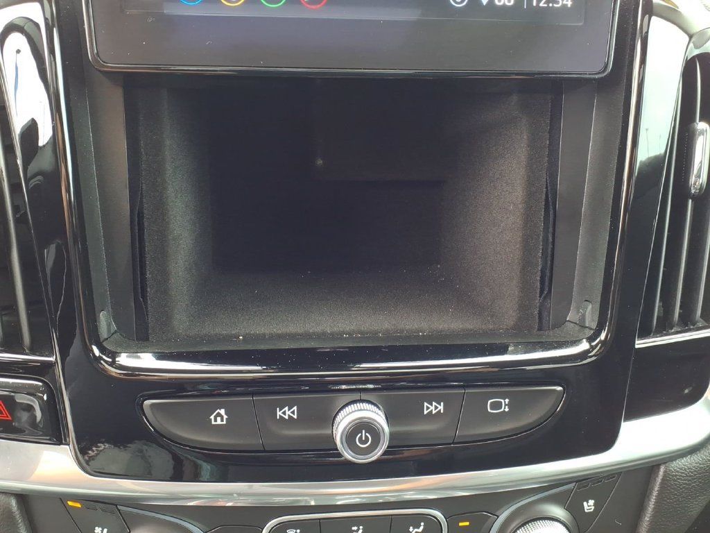 Used 2020 Chevrolet Traverse Premier w/ LPO, Blackout Package FWD image 14