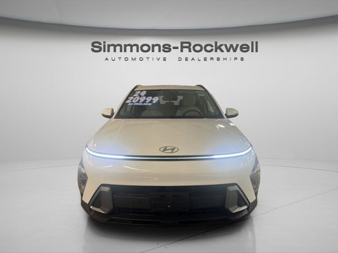 Used 2024 Hyundai Kona SEL image 2