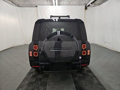 Used 2024 Land Rover Defender 130 X-Dynamic SE image 3