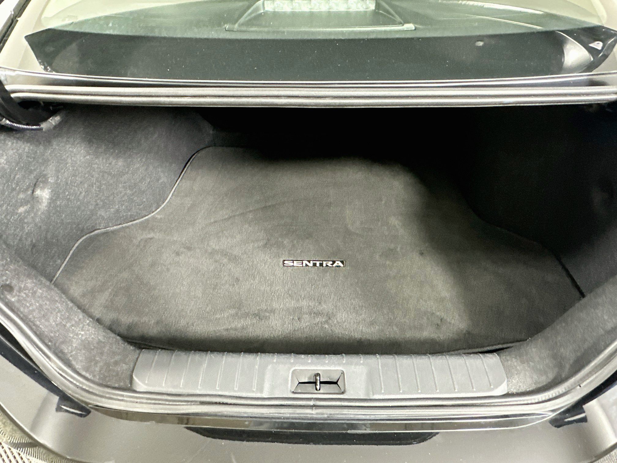 Used 2025 Nissan Sentra SR FWD image 27