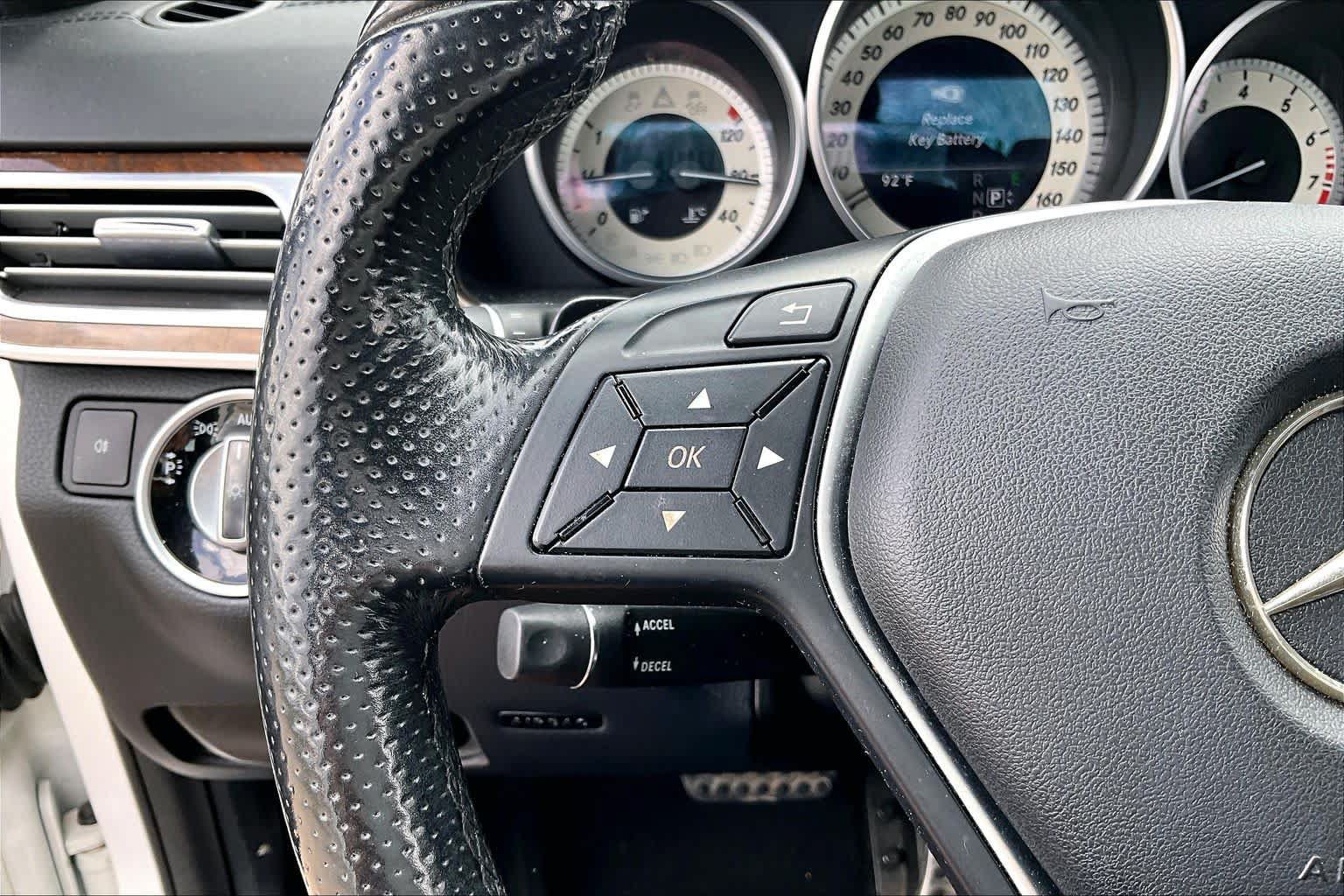 Used 2015 Mercedes-Benz E 400 4MATIC Sedan image 22
