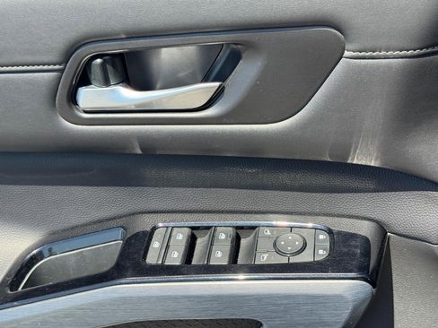 Used 2025 Nissan Pathfinder SL FWD image 27