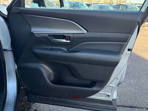 Used 2025 Toyota Grand Highlander AWD image 12