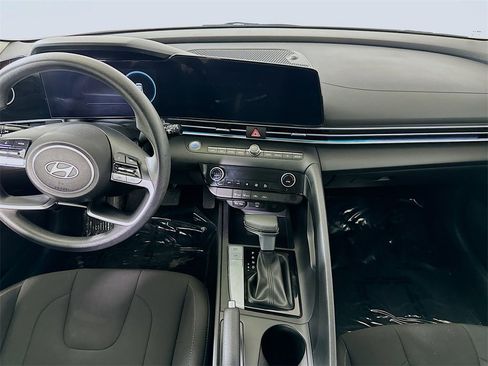 Used 2024 Hyundai Elantra SEL image 18