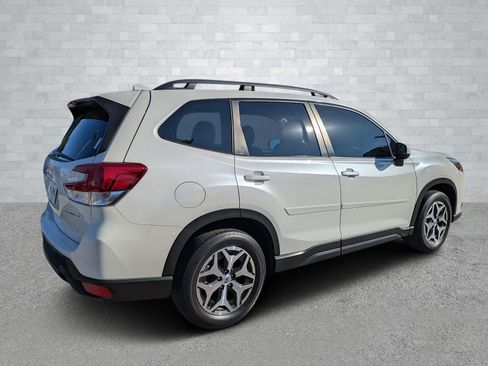 Used 2023 Subaru Forester Premium image 5