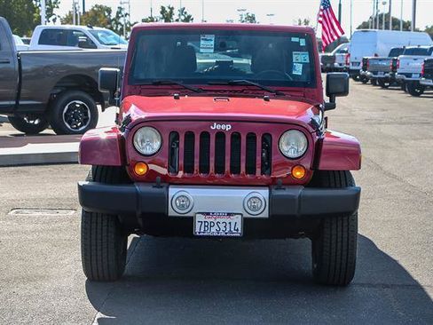 Used 2013 Jeep Wrangler Unlimited Sahara image 6