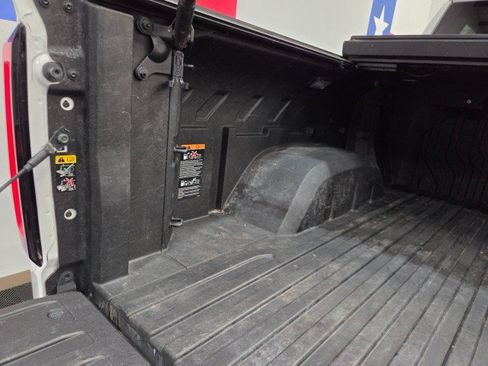 Used 2021 GMC Sierra 1500 AT4 w/ AT4 Premium Package AWD/4WD image 32