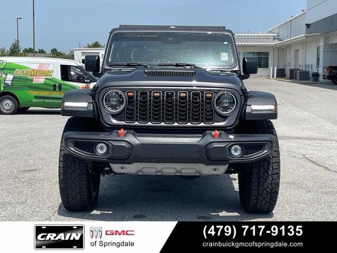 Used 2025 Jeep Gladiator Mojave w/ Convenience Group AWD/4WD image 2