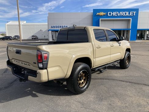 Used 2020 Toyota Tacoma TRD Sport w/ Technology Package image 6