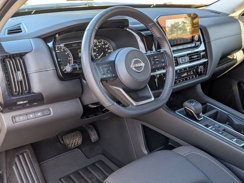 Certified 2025 Nissan Pathfinder SV w/ Black Appearance Package FWD image 36