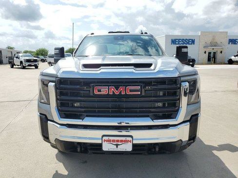 New 2026 GMC Sierra 3500 Pro AWD/4WD image 2