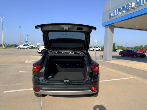 Used 2026 Chevrolet Trax LT w/ LT Convenience Package FWD image 10