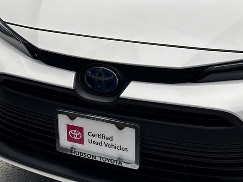Used 2023 Toyota Corolla LE w/ Carpet Mat Package (TMS) AWD/4WD image 2