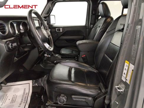 Used 2019 Jeep Wrangler Unlimited Sahara image 25