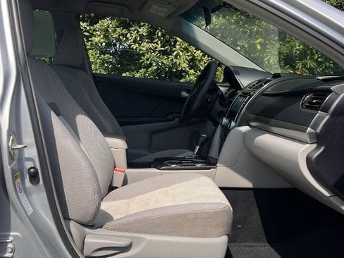 Used 2014 Toyota Camry FWD image 17