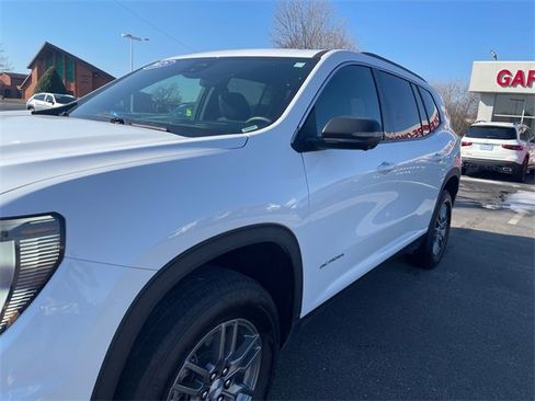 Used 2025 GMC Acadia Elevation image 5