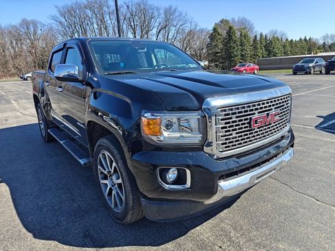 Used 2020 GMC Canyon Denali image 3