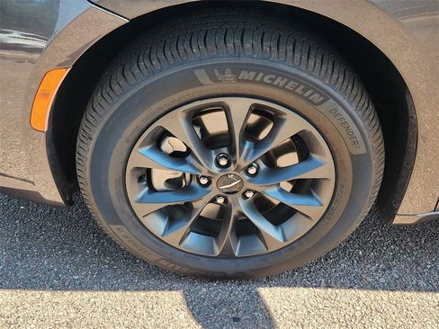 Used 2021 Chrysler Pacifica Limited w/ S Appearance Package image 31