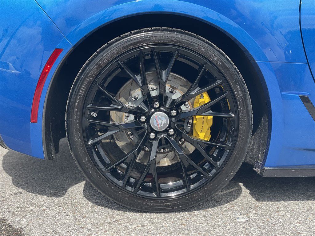 Used 2016 Chevrolet Corvette Z06 w/ 3LZ Preferred Equipment Group RWD image 37