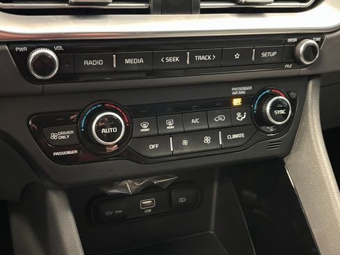 Used 2022 Kia Niro LXS image 14